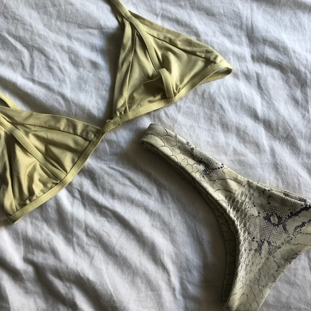 FRANKIES BIKINIS Valentina Triangle Bikini Top in Pastel Yellow L